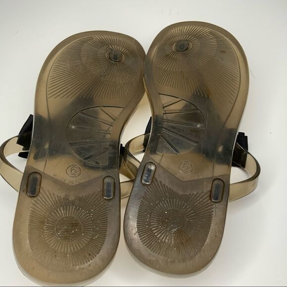 VINCE Camuto thong sandals. - Picture 8 of 12